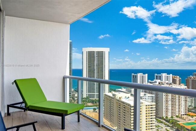 Building Photo - 2600 E Hallandale Beach Blvd