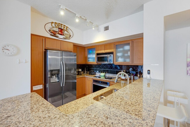 Building Photo - 2065 S Ocean Dr