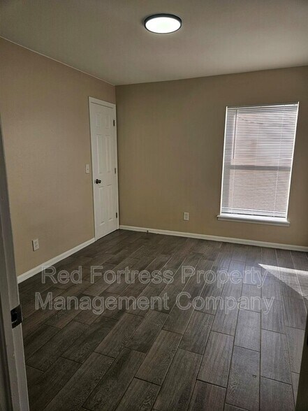 Building Photo - 4514 Leonard Blvd S
