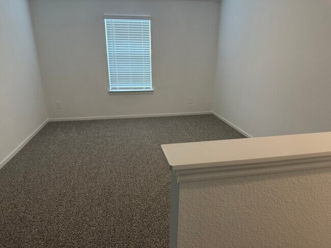 Building Photo - 407 Robin Ct