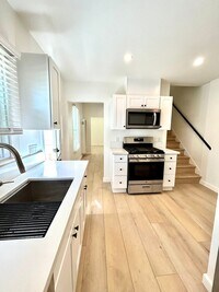 Building Photo - 3 Bed/1 Bath - Downtown Santa Barbara
