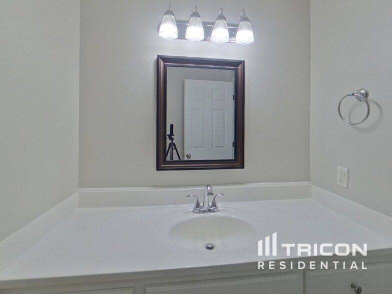 Building Photo - 225 Joes Ct