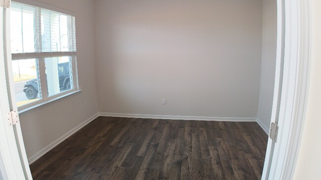 Building Photo - 969 Pineland Dr