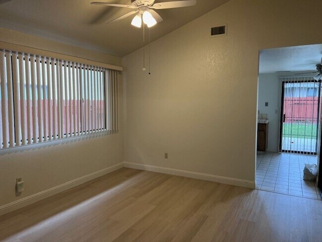 Building Photo - Spacious Greenhaven duplex with fresh paint, new laminate floors and vaulted ceilings.