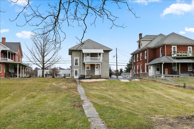 Building Photo - 584 W Main St