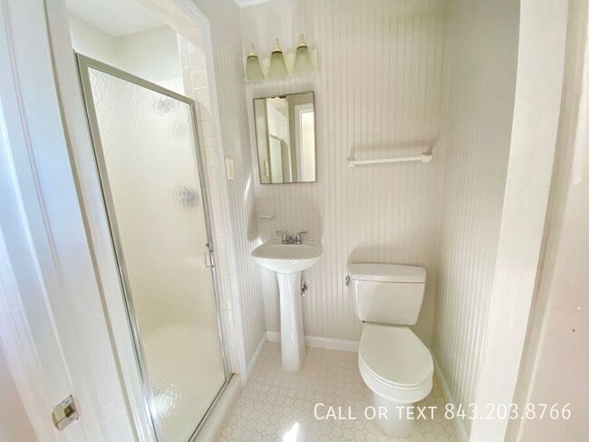 Building Photo - 1821 Somerset Cir