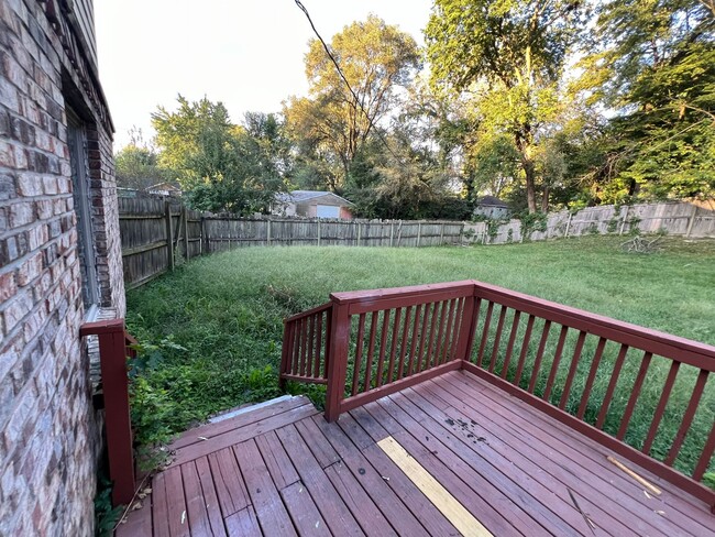 Building Photo - Spacious 3 bedroom 2.5 bath home.