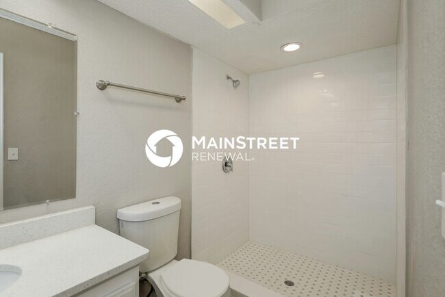 Building Photo - 3 Bedroom Pet-Friendly Home in Jacksonville, FL with Main Street Renewal