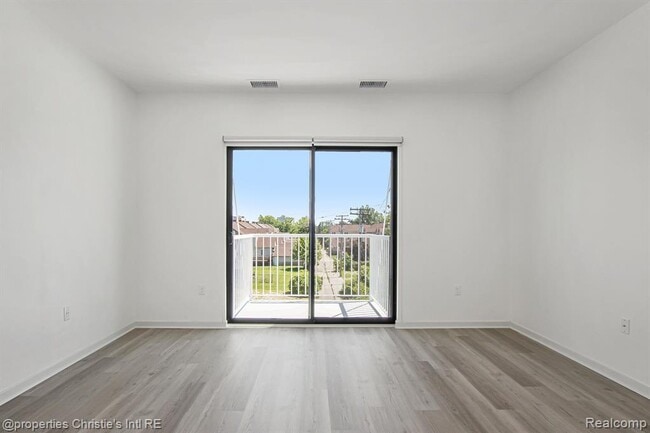 Building Photo - 7410 Kercheval Ave