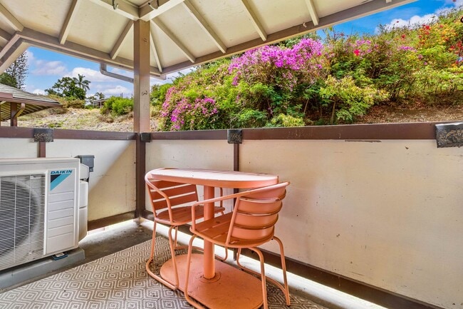 Building Photo - 2nd floor, 2 bedroom/1 bath/2 parking Town...