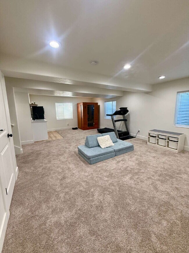 Building Photo - 623 S Jubilee Dr