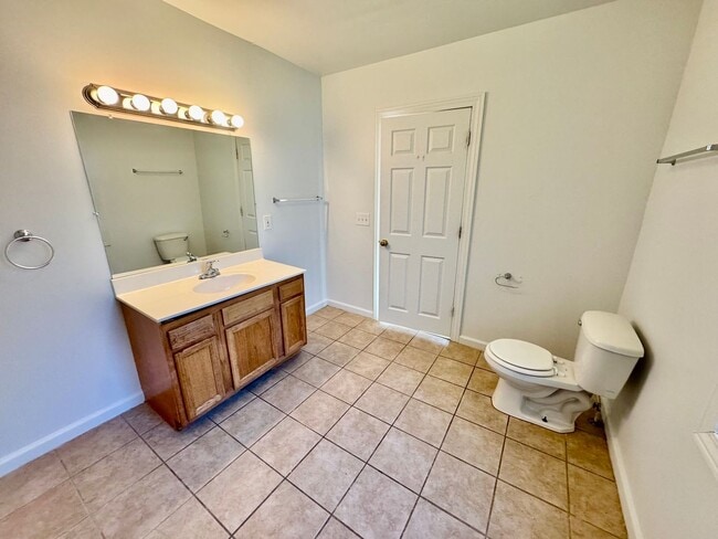 Building Photo - 5 Bedroom House - Available for Fall 2026 - Across from EMU!