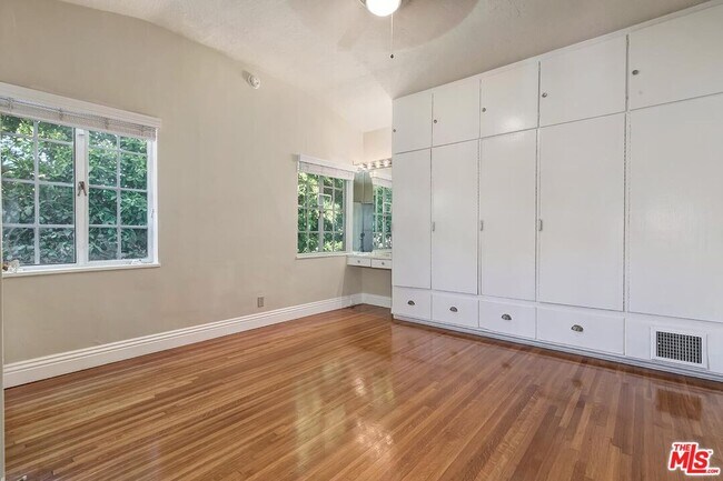 Building Photo - 1215 Edris Dr