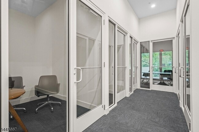 Building Photo - 723 Lorhan Dr