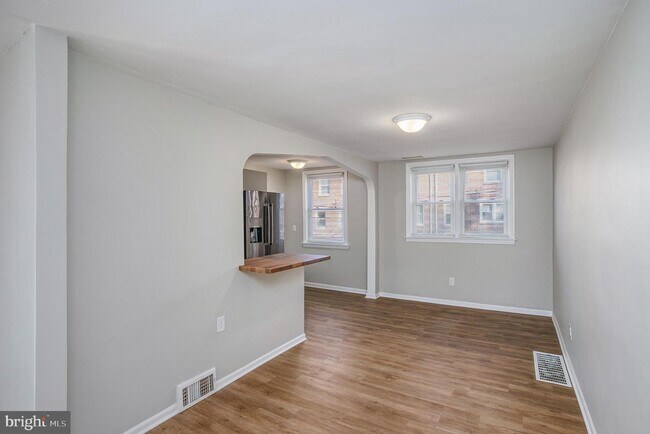 Building Photo - 861 Gainsboro Rd