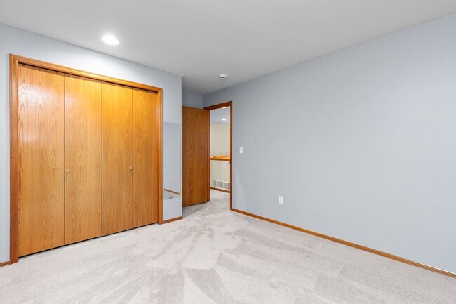 Building Photo - Spacious 4 bed/2.5 bath in Kirkland