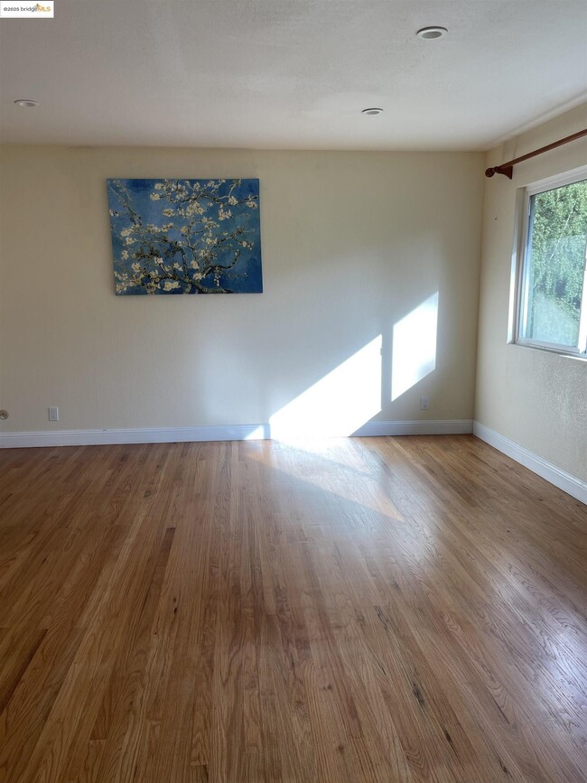 Building Photo - 8 Juniper Way