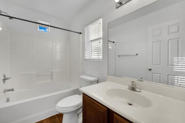 Building Photo - Cute 3 bedroom 1 car garage 2 story home!