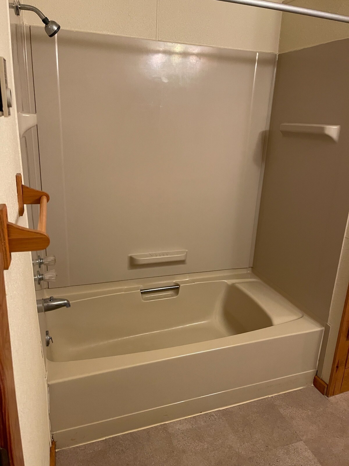 SHOWER - 1022 Superior Ave