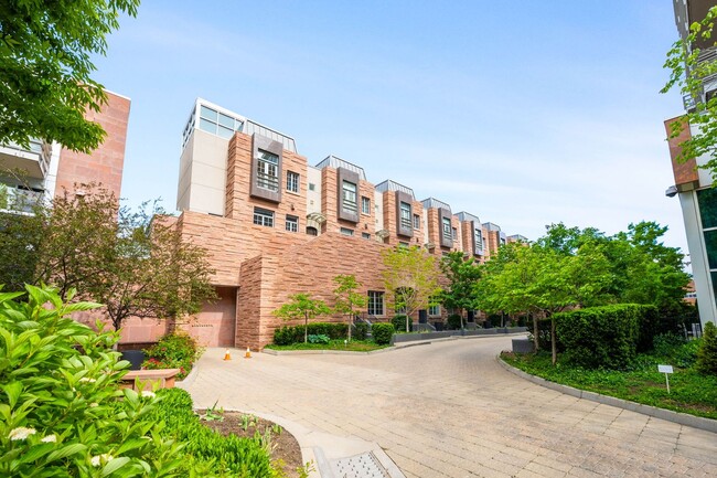 Building Photo - LUX 2BD, 2.5BA Brownstone in Cherry Creek ...