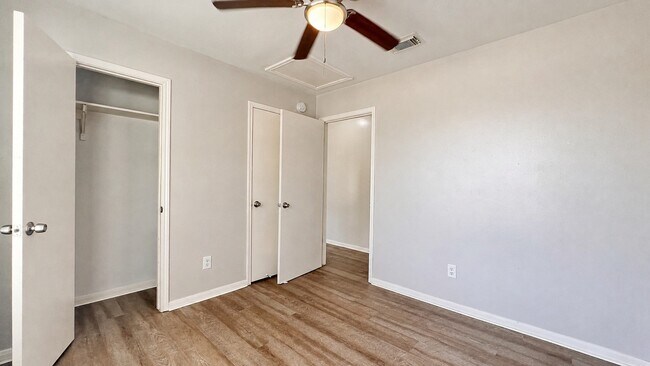 Building Photo - 9406 Alcala