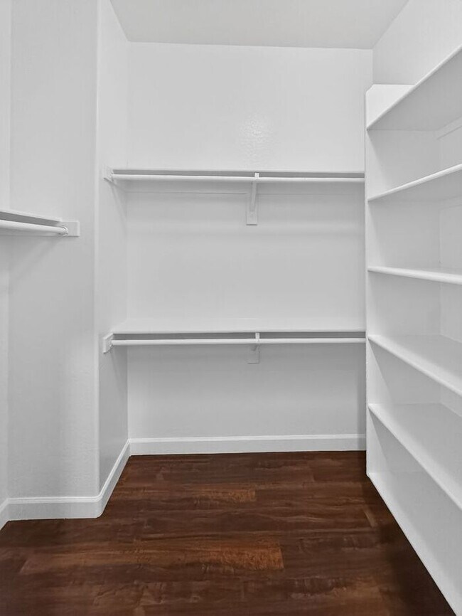 Building Photo - Spacious 3 car garage home at Paseo Trail!