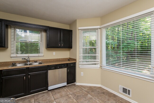 Building Photo - 294 Oak Landing Cir