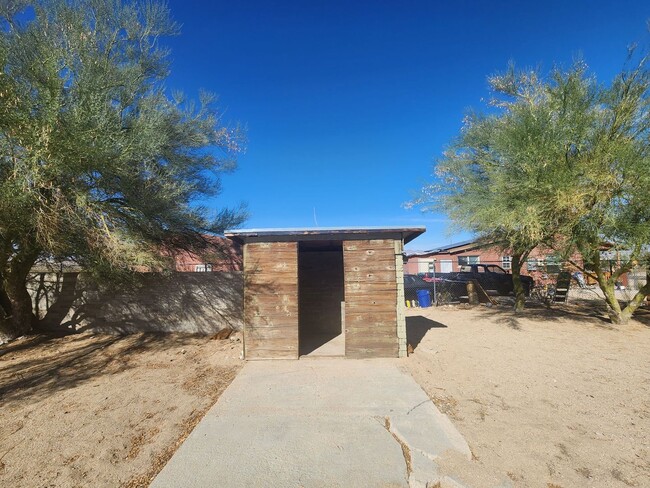 Building Photo - 2 Bedroom 1 Bathroom