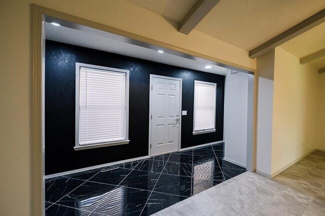 Building Photo - 3215 Woodsboro Dr