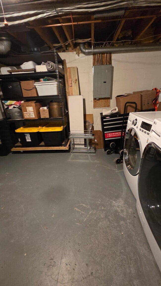 Building Photo - 5388 Flintstone Dr