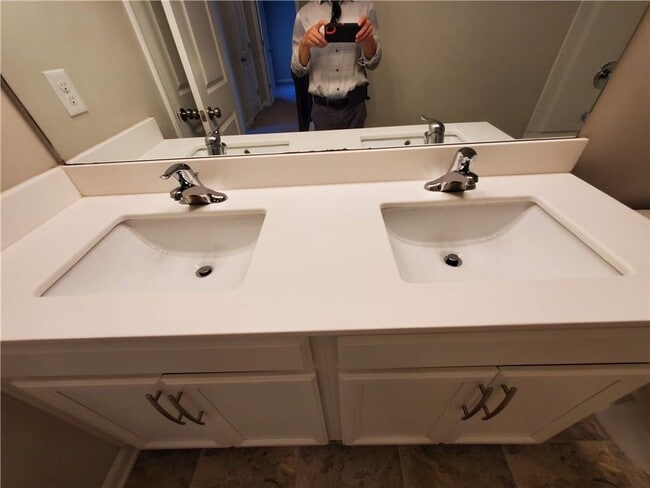 Building Photo - 165 Canvas Ives Dr