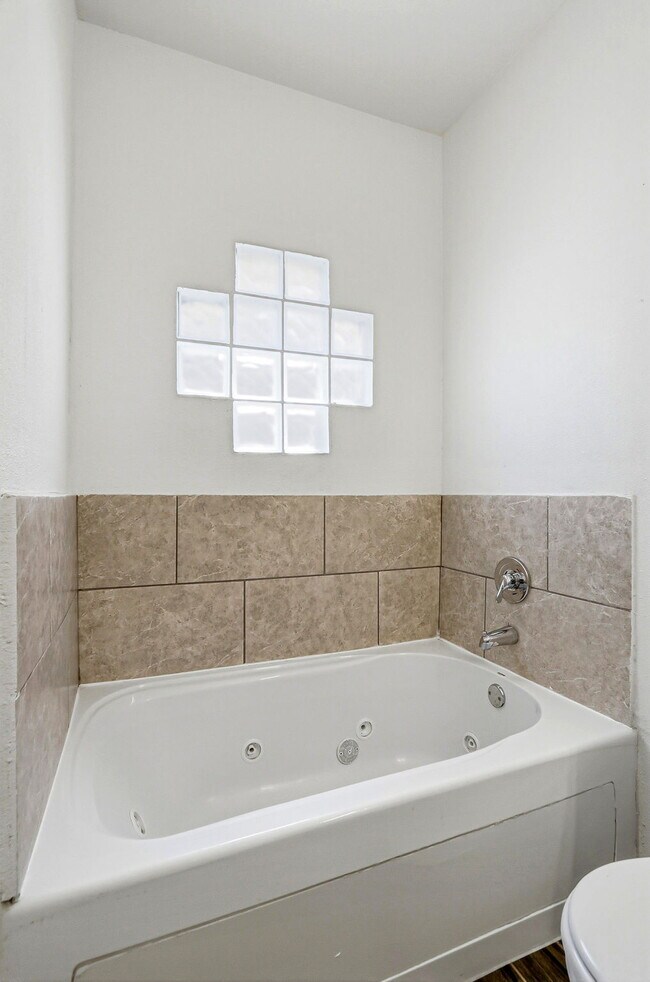 Building Photo - 13659 Everingham