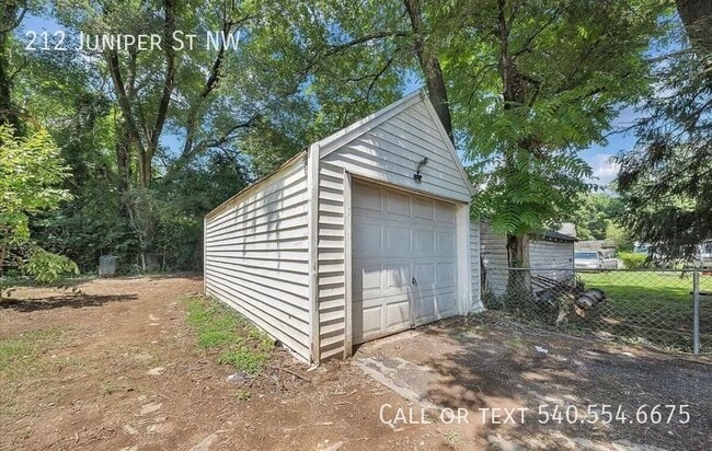 Building Photo - 212 Juniper St NW
