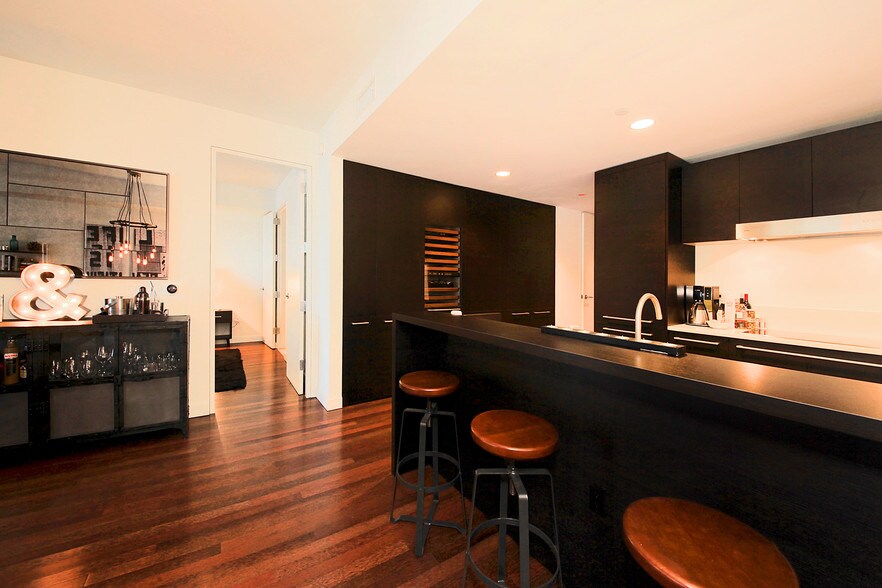 Building Photo - 6250 HOLLYWOOD Blvd