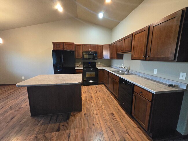 Building Photo - East Sioux Falls Twin Home