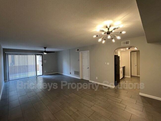 Building Photo - 8500 E Indian School Rd