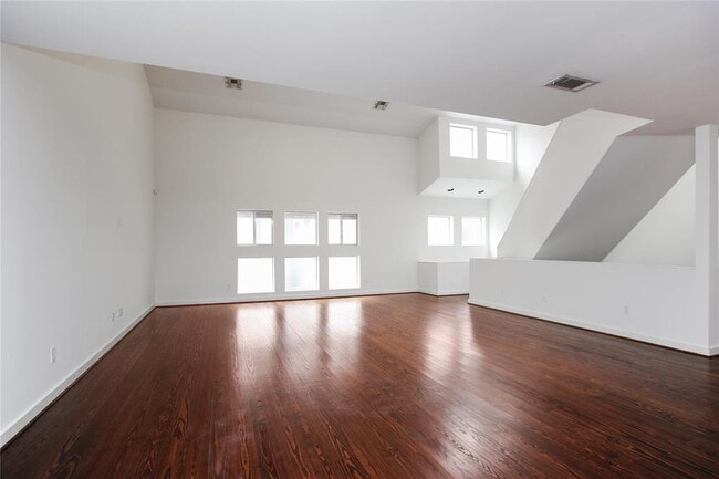 Building Photo - 319 Sydnor St