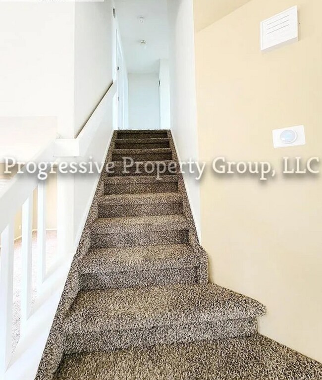 Building Photo - Beautiful 4-Bedroom Gem in the Heart of Br...