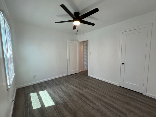 Building Photo - Fully remodeled 2 bedrooms and 1 bathroom, single-story home in Visalia, CA!