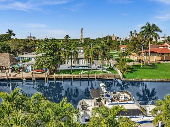 Building Photo - 4416 SW 35th Ave