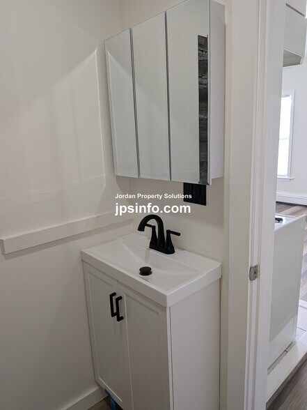 Building Photo - 110 Perkins St