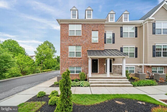 Building Photo - 601 Pony Ln