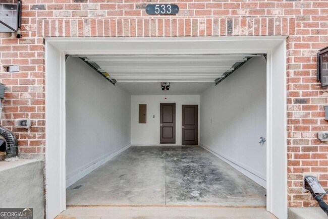 Building Photo - 513 Burton Dr