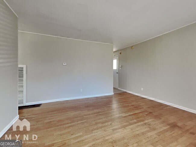 Building Photo - 900 Kennesaw Dr