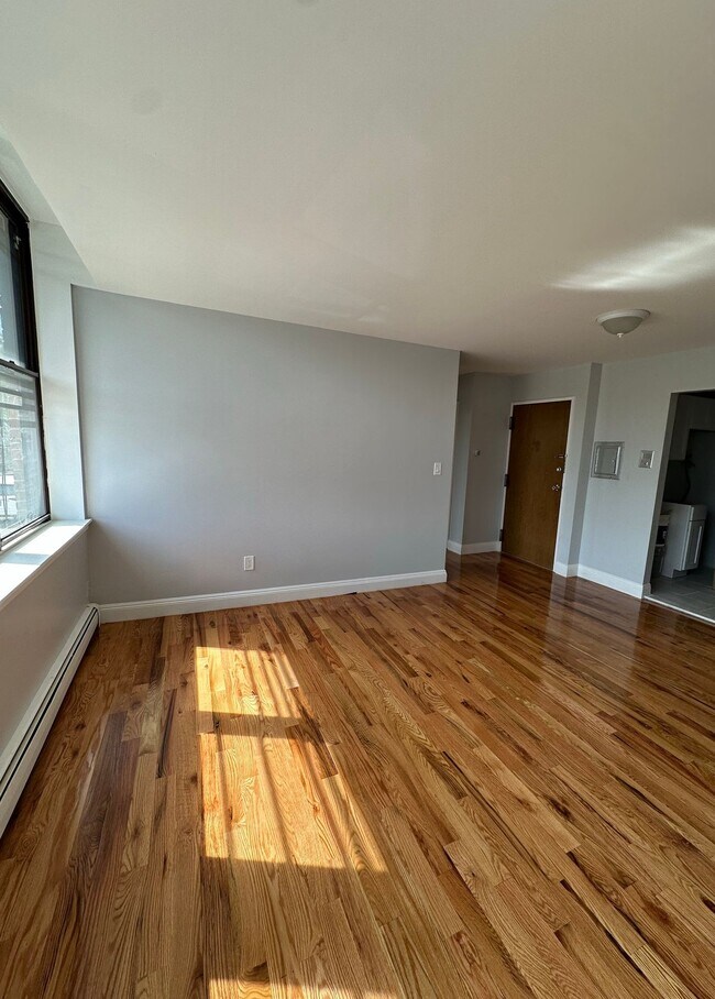 Building Photo - Main Street Commons - Beautifully Renovated Apartments