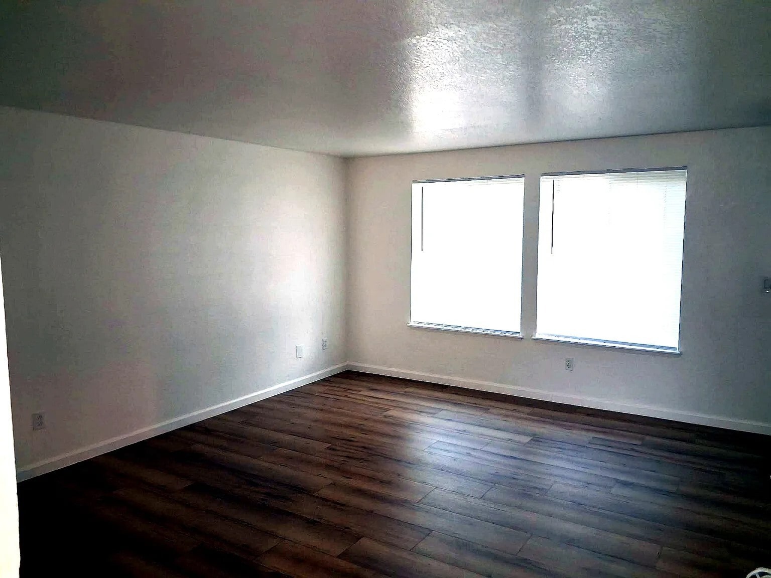 Building Photo - 10425 Holly Dr