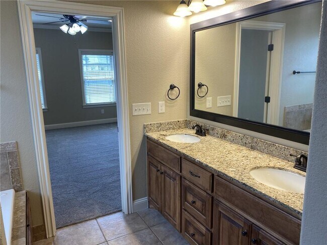 Building Photo - 6202 W Sage Dr