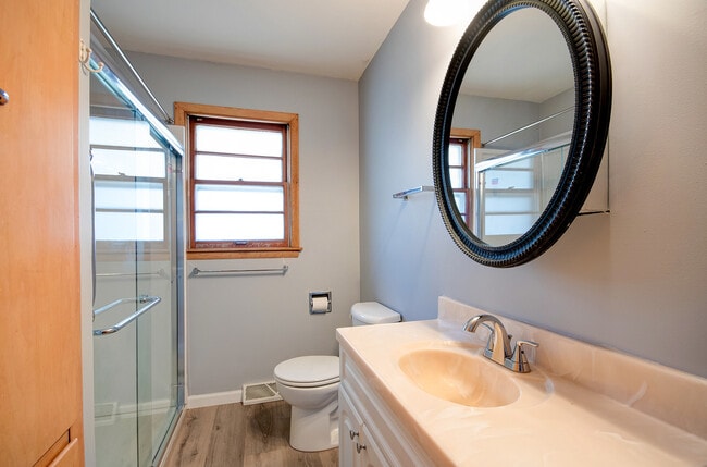 Building Photo - 509 E Jefferson St