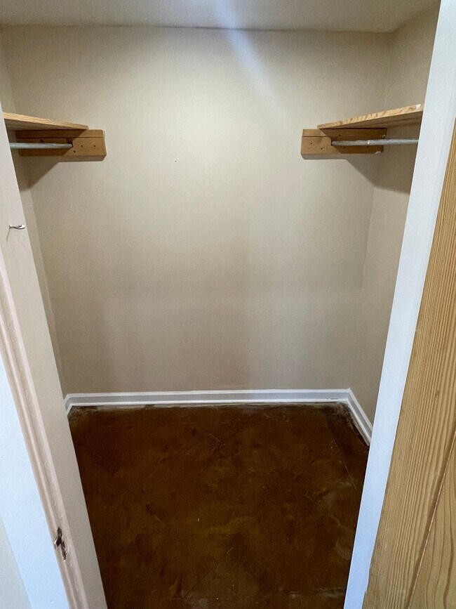 Building Photo - 2BD/1BA Shotgun in MidCity