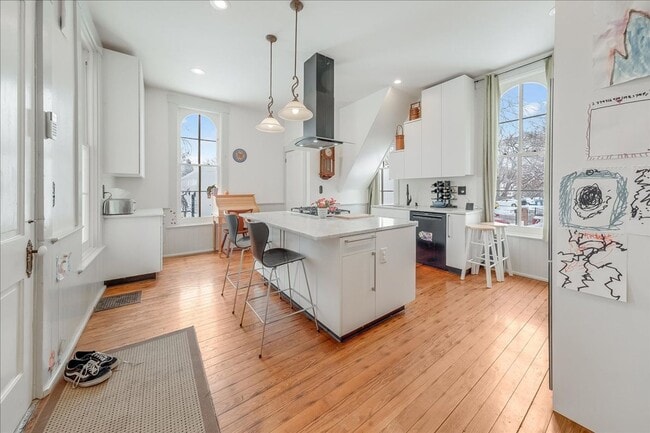 Building Photo - Historic, Character-Rich House - 3 Bed, 3 Bath (2 Full, 2 Half)